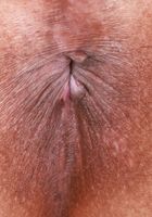 Alona Bloom Gives an Upskirt View, Alona Bloom (alo002) ATK Petites: Alona Bloom (Alona Bloom Gives an Upskirt View)
