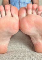 Brittany Shae spreads her toes, Brittany Shae (bri065) ATK Galleria: Brittany Shae (Brittany Shae spreads her toes)