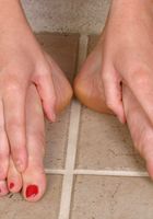 Brooke showing off those feet, Brooke (bro020) ATK Archives: Brooke (Brooke showing off those feet)