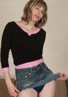 Hairy Destine drops her shorts, Destine (des029) ATK Archives: Destine (Hairy Destine drops her shorts)