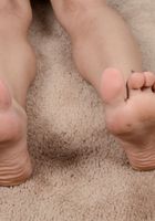 Latina Eldoy shows off her feet, Elody Rojas (elo002) ATK Exotics: Elody Rojas (Latina Eldoy shows off her feet)