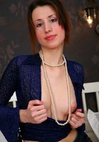 Honey in scary hairy, Honey (hon011) ATK Petites: Honey (Honey in scary hairy)