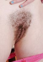 Honey in young and hairy, Honey (hon012) ATK Natural & Hairy: Honey (Honey in young and hairy)