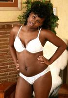 Black model Lee shows her pussy, Lee (lee012) ATK Exotics: Lee (Black model Lee shows her pussy)