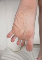 Violet Monroe Spreads Her Toes Open for the Camera, Violet Monroe (meg016) ATK Galleria: Violet Monroe (Violet Monroe Spreads Her Toes Open for the Camera)