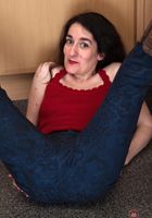 Hairy MILF Rose Valentina Spreads In The Kitchen, Rose Valentina (ros060) ATK Natural & Hairy: Rose Valentina (Hairy MILF Rose Valentina Spreads In The Kitchen)