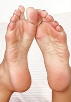 Sedusa shows off her pretty feet and sweet hairy meat, Sedusa D (sed001) ATK Natural & Hairy: Sedusa D (Sedusa shows off her pretty feet and sweet hairy meat)