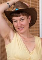 Sylvia spreads her cowgirl bush, Sylvia Sinclair (sil016) ATK Natural & Hairy: Sylvia Sinclair (Sylvia spreads her cowgirl bush)